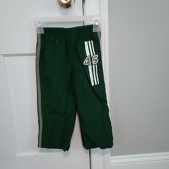 4 pairs 3T athletic pants - Picture 3 of 5
